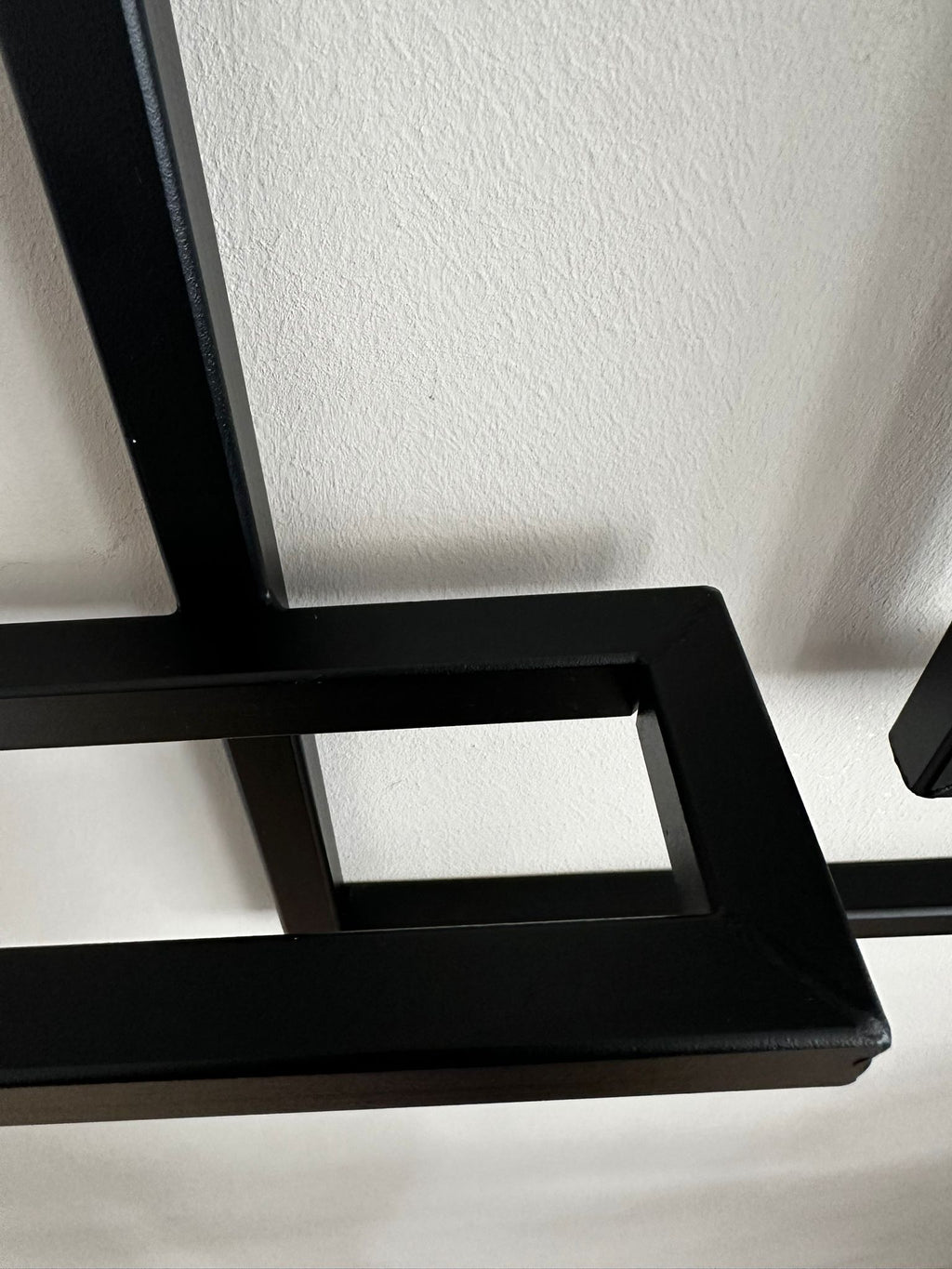 SteelVino ‘Mares’ — Handgemaakt Kunstwerk van Staal voor Uw Wijncollectie