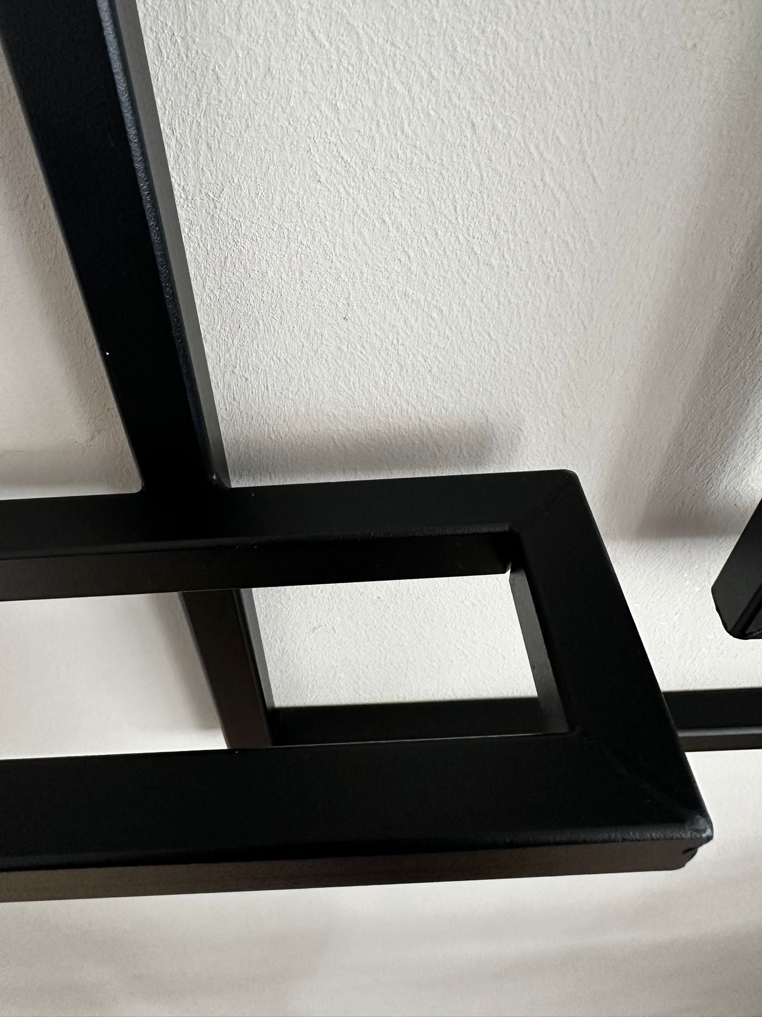 SteelVino ‘Mares’ — Handgemaakt Kunstwerk van Staal voor Uw Wijncollectie