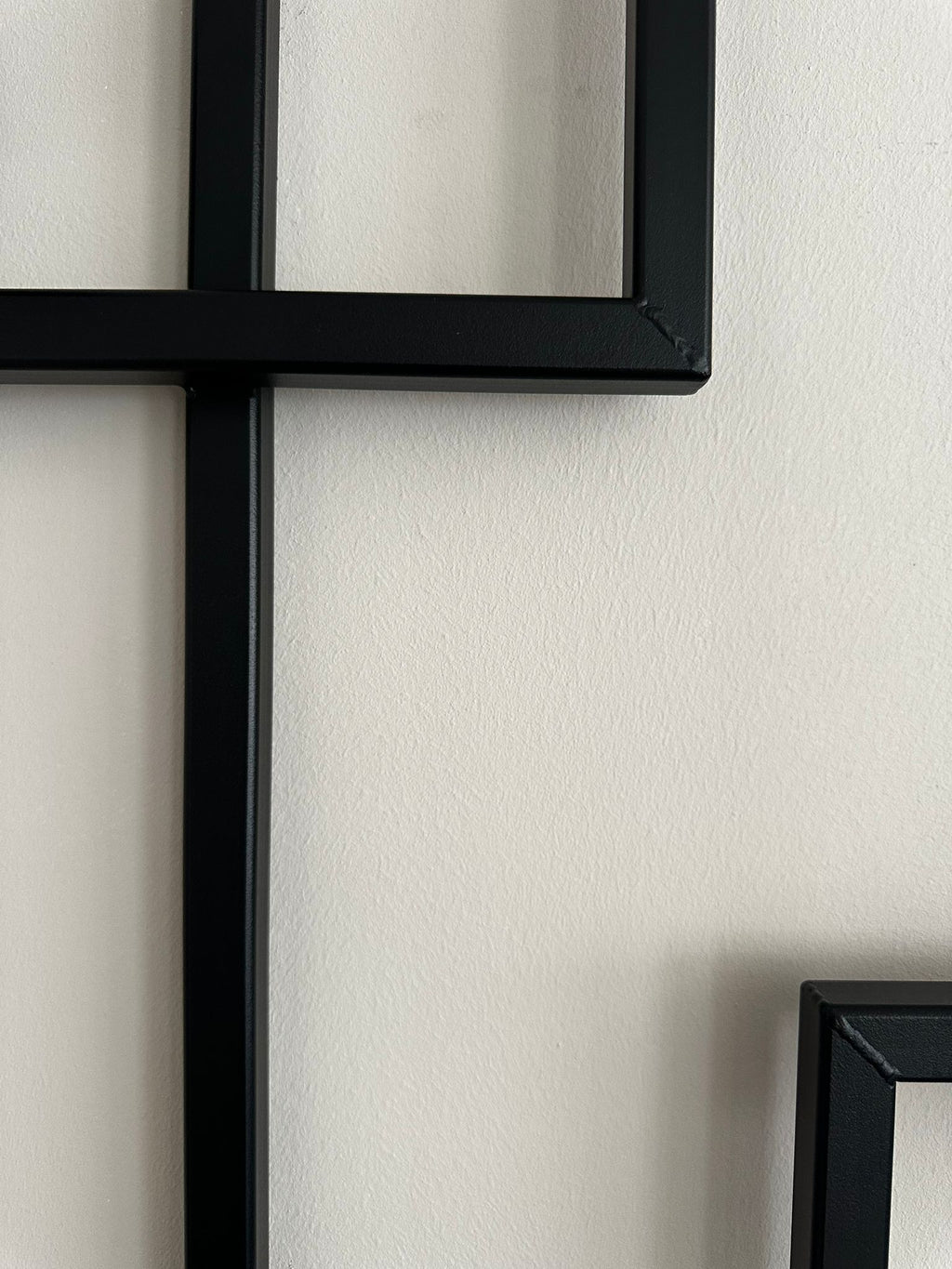 SteelVino ‘Mares’ — Handgemaakt Kunstwerk van Staal voor Uw Wijncollectie