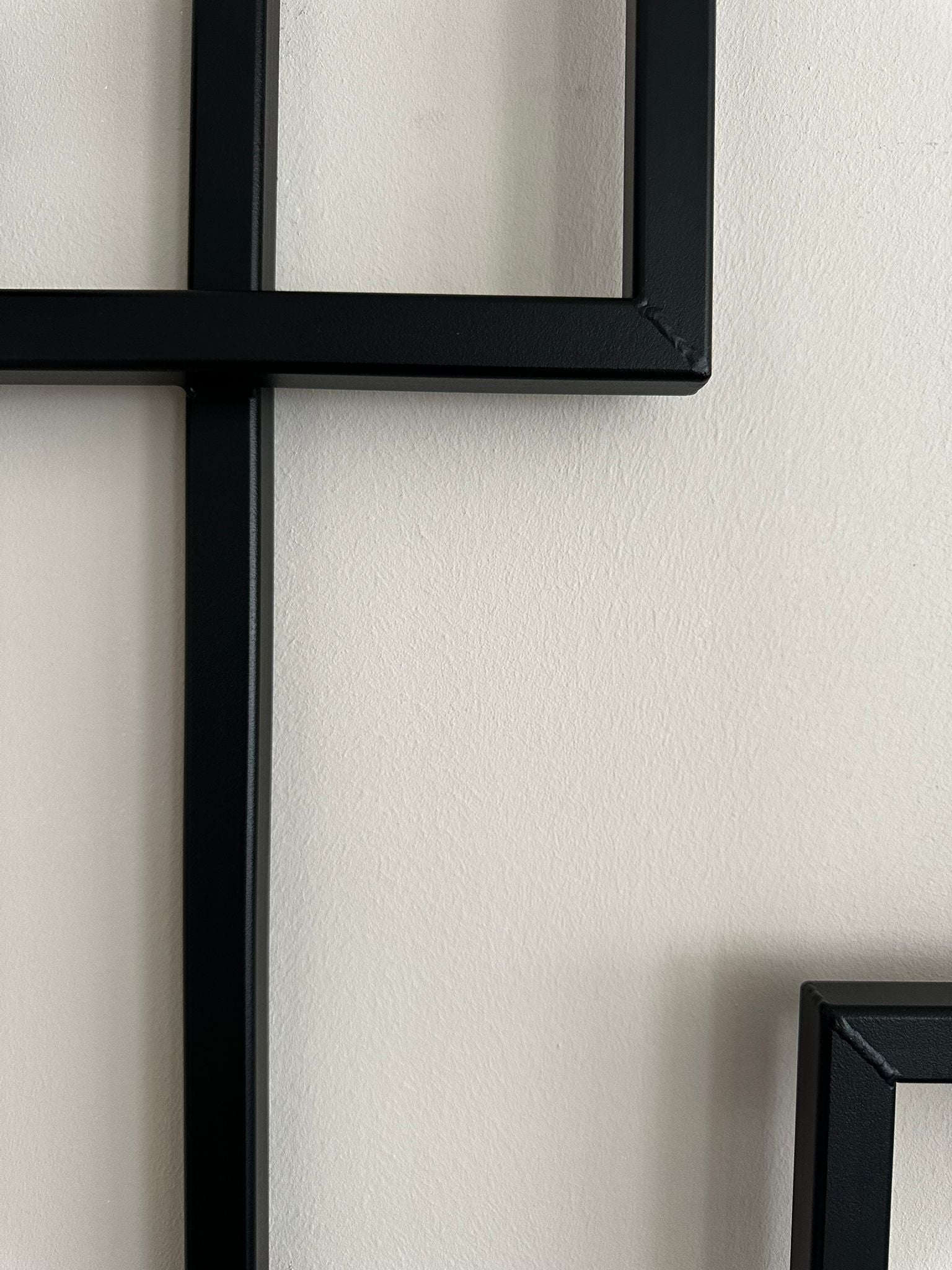 SteelVino ‘Mares’ — Handgemaakt Kunstwerk van Staal voor Uw Wijncollectie