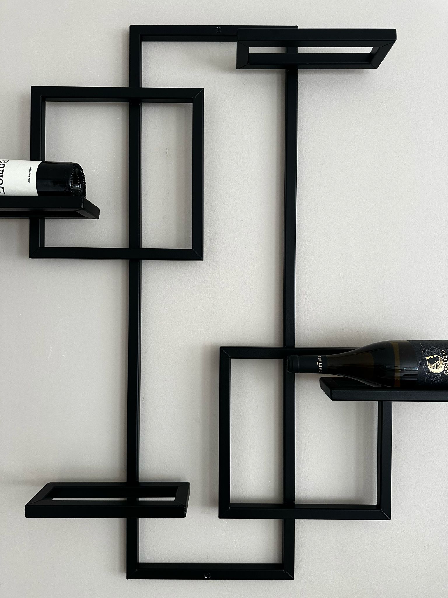 SteelVino ‘Mares’ — Handgemaakt Kunstwerk van Staal voor Uw Wijncollectie